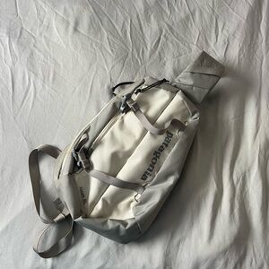 Patagonia atom sling bag 8L
